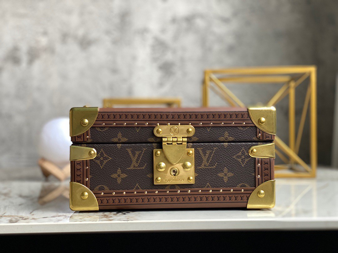 Louis Vuitton MONOGRAM Coffret Joaillerie (M13513, M20040)